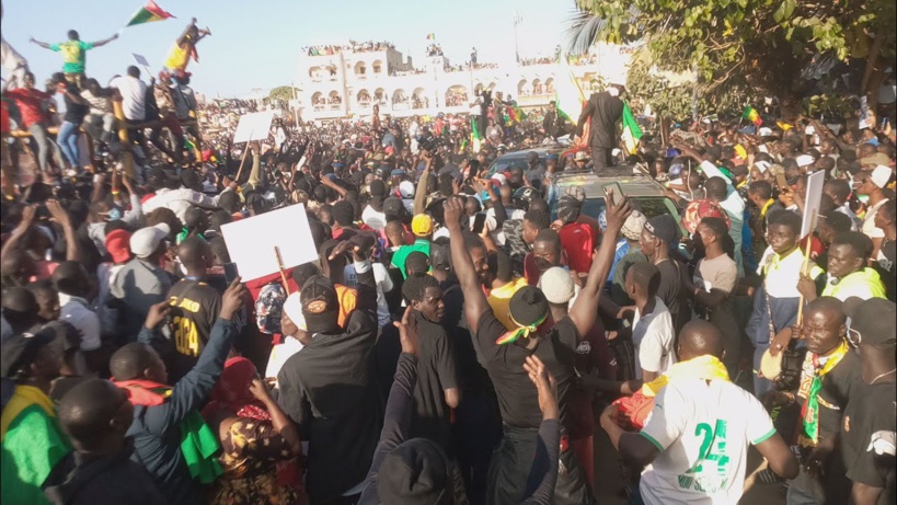 Vidéo arrivée de Ousmane Sonko à Keur Massar: la foule de "Patriotes" bloque le cortège de son leader
